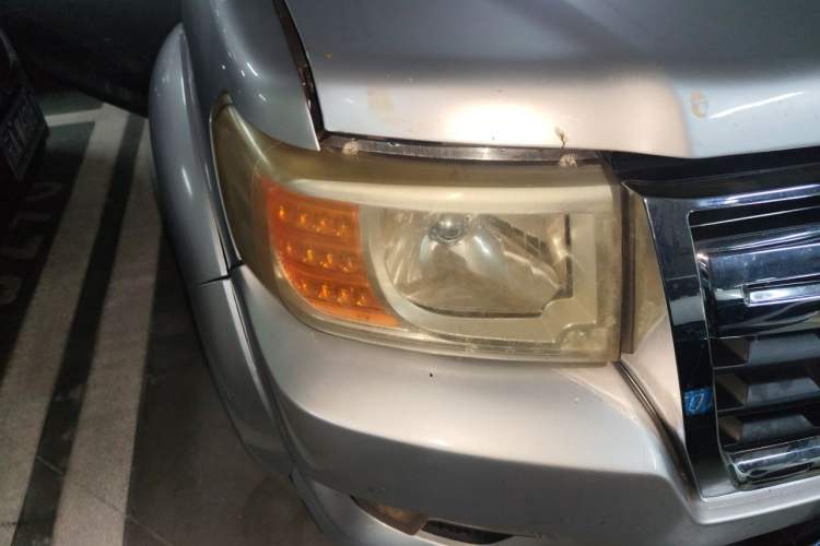 Used Dongfeng Ruichi 2018 2.5T Diesel 4x4 Standard Version ZD25T5 Right Front Headlight