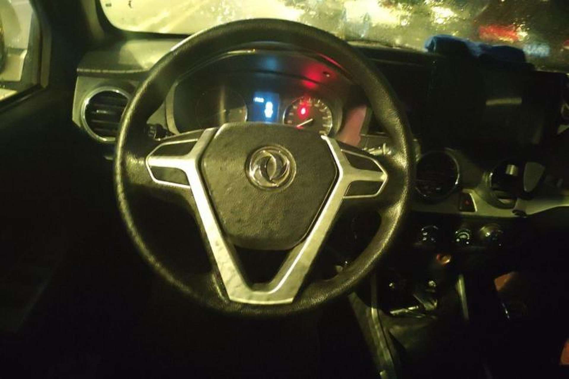 Used Dongfeng Ruichi 2018 2.5T Diesel Two-Wheel Drive Standard Version with Long Cargo Bed – ZD25T5 Steering Wheel