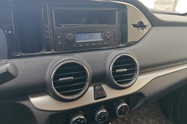 Used Dongfeng Ruichi 2018 2.4L Gasoline 4x4 Standard Version ZG24 Audio And AC Panel