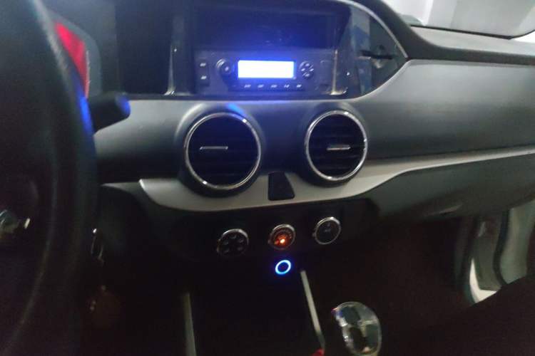 Used Dongfeng Ruichi 2018 2.4L Gasoline Two-Wheel Drive Standard Version ZG24 Audio And AC Panel