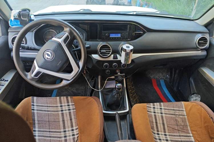 Used Dongfeng Ruichi 2018 2.5T Diesel 4x4 Standard Version ZD25T5 Center Console
