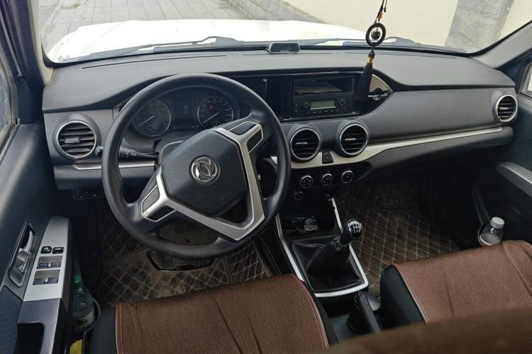 Used Dongfeng Ruichi 2018 2.4L Gasoline 4x4 Standard Version ZG24 Center Console