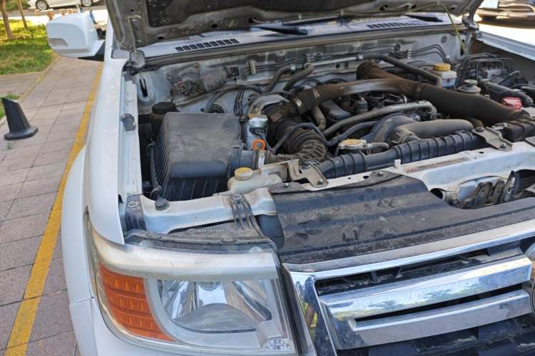 Used Dongfeng Ruichi 2018 2.5T Diesel 4x4 Standard Version ZD25T5 Engine Bay Right