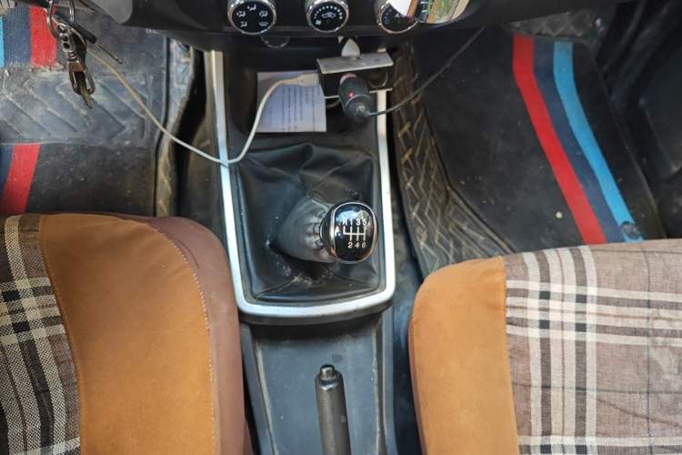 Used Dongfeng Ruichi 2018 2.5T Diesel 4x4 Standard Version ZD25T5 Gear Lever