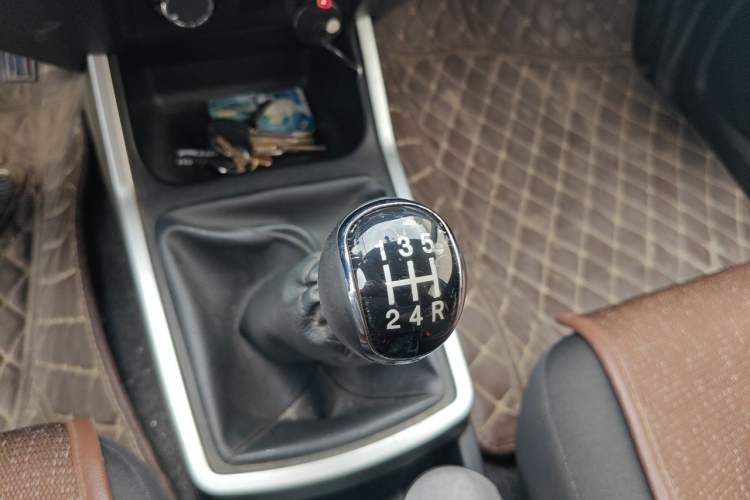Used Dongfeng Ruichi 2018 2.4L Gasoline 4x4 Standard Version ZG24 Gear Lever