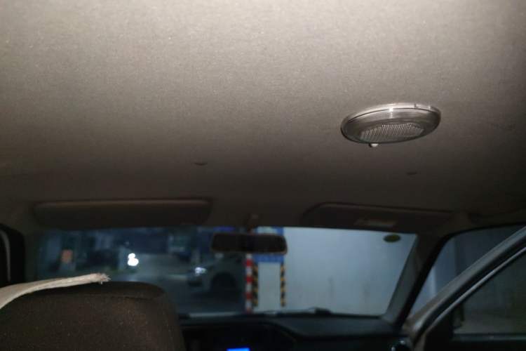 Used Dongfeng Ruichi 2018 2.4L Gasoline Two-Wheel Drive Standard Version ZG24 Headliner