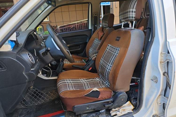 Used Dongfeng Ruichi 2018 2.5T Diesel 4x4 Standard Version ZD25T5 Left Front Seat