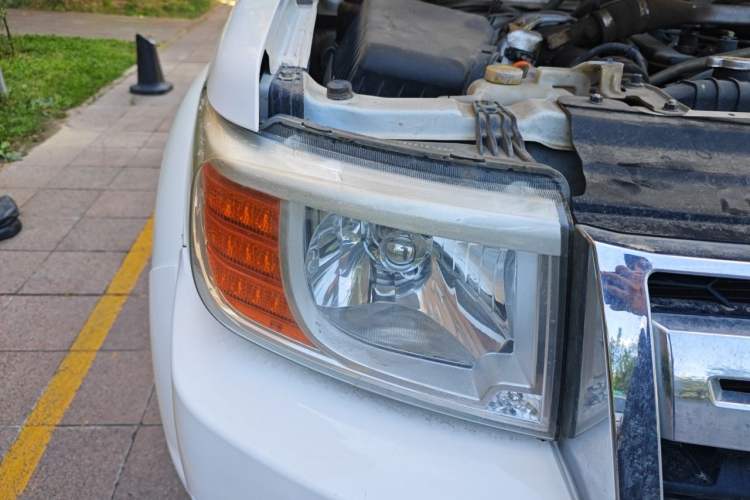 Used Dongfeng Ruichi 2018 2.5T Diesel 4x4 Standard Version ZD25T5 Right Front Headlight