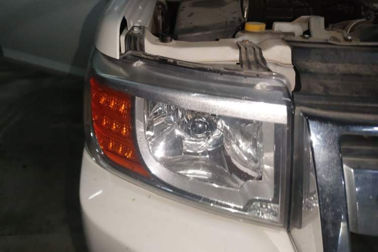 Used Dongfeng Ruichi 2018 2.4L Gasoline Two-Wheel Drive Standard Version ZG24 Right Front Headlight
