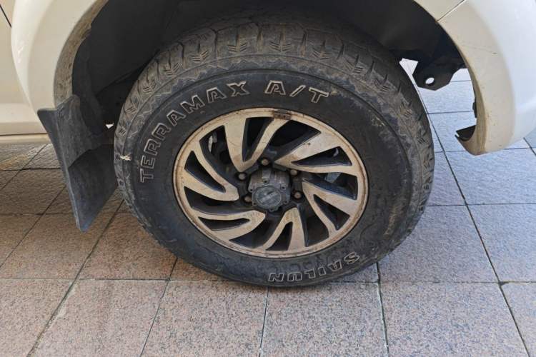 Used Dongfeng Ruichi 2018 2.5T Diesel 4x4 Standard Version ZD25T5 Right Front Wheel Hub