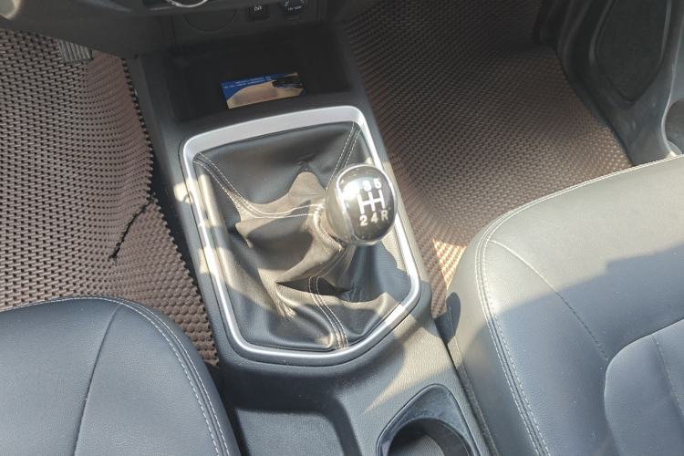 Used Dongfeng Ruichi 2021 2.4L Gasoline Two-Wheel-Drive Base Version with Long Cargo Bed 2TZD Gear Lever