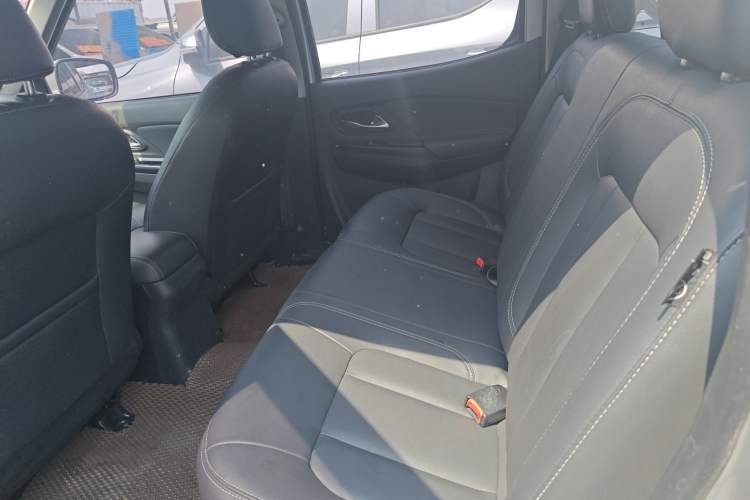 Used Dongfeng Ruichi 2021 2.4L Gasoline Two-Wheel-Drive Base Version with Long Cargo Bed 2TZD Interior 1