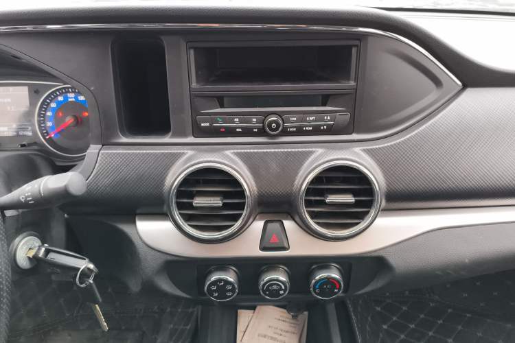 Used Dongfeng Ruichi 2021 2.4L Gasoline Two-Wheel-Drive Base Version with Long Cargo Bed 2TZD Audio And AC Panel