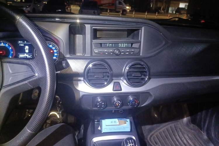 Used Dongfeng Ruichi 2021 2.4L Gasoline Two-Wheel-Drive Base Model for Entrepreneurship Model 2TZD Audio And AC Panel
