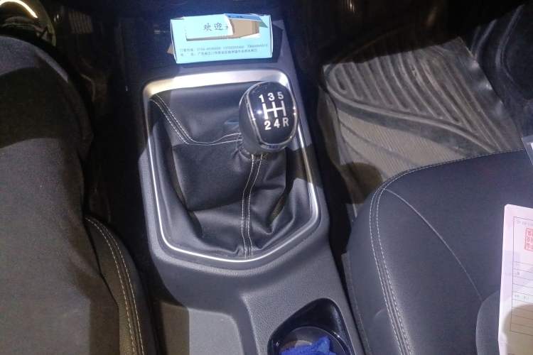 Used Dongfeng Ruichi 2021 2.4L Gasoline Two-Wheel-Drive Base Model for Entrepreneurship Model 2TZD Gear Lever
