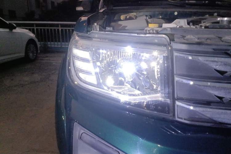 Used Dongfeng Ruichi 2021 2.4L Gasoline Two-Wheel-Drive Base Model for Entrepreneurship Model 2TZD Right Front Headlight