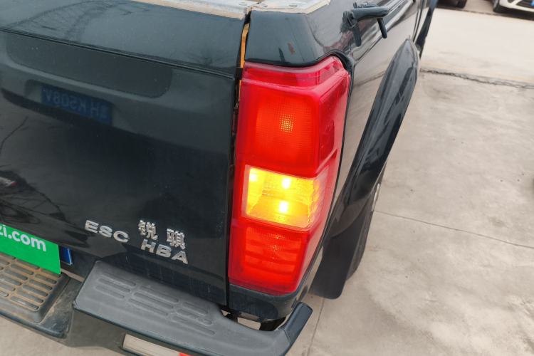 Used Dongfeng Ruichi 2021 2.4L Gasoline Two-Wheel-Drive Base Version with Long Cargo Bed 2TZD Right Rear Taillight