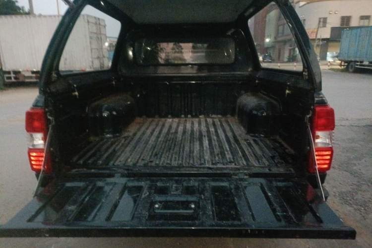 Used Dongfeng Ruichi 2021 2.4L Gasoline Two-Wheel-Drive Base Model for Entrepreneurship Model 2TZD Trunk