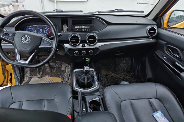 Used Dongfeng Ruichi 2021 2.4T Diesel Two-Wheel Drive Base Version YCY24165-61 Center Console