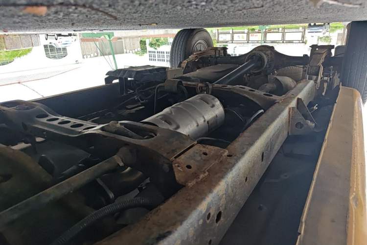 Used Dongfeng Ruichi 2021 2.4T Diesel Two-Wheel Drive Base Version YCY24165-61 Chassis Front Right