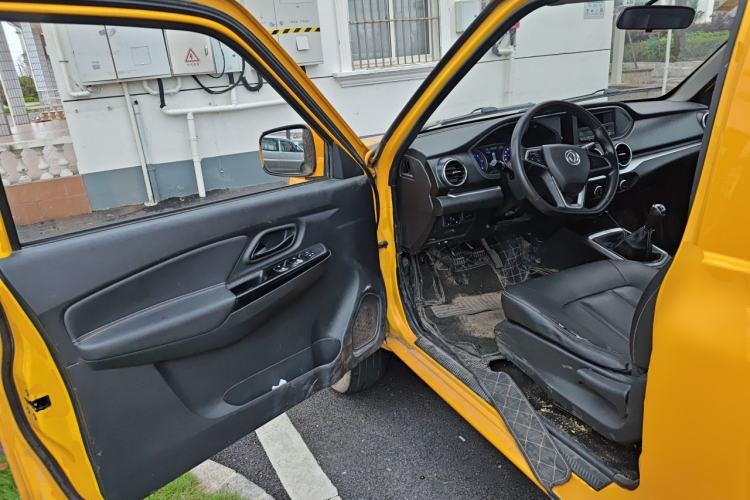 Used Dongfeng Ruichi 2021 2.4T Diesel Two-Wheel Drive Base Version YCY24165-61 Driver Seat