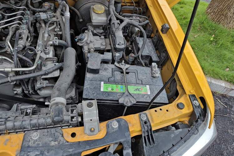Used Dongfeng Ruichi 2021 2.4T Diesel Two-Wheel Drive Base Version YCY24165-61 Engine Bay Left