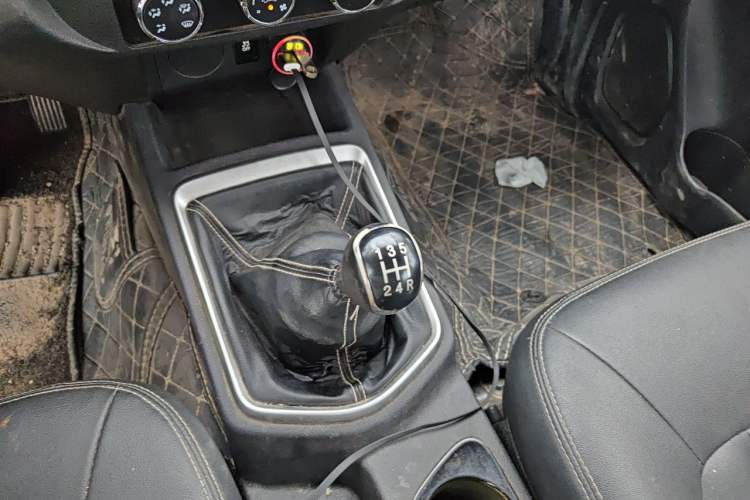 Used Dongfeng Ruichi 2021 2.4T Diesel Two-Wheel Drive Base Version YCY24165-61 Gear Lever