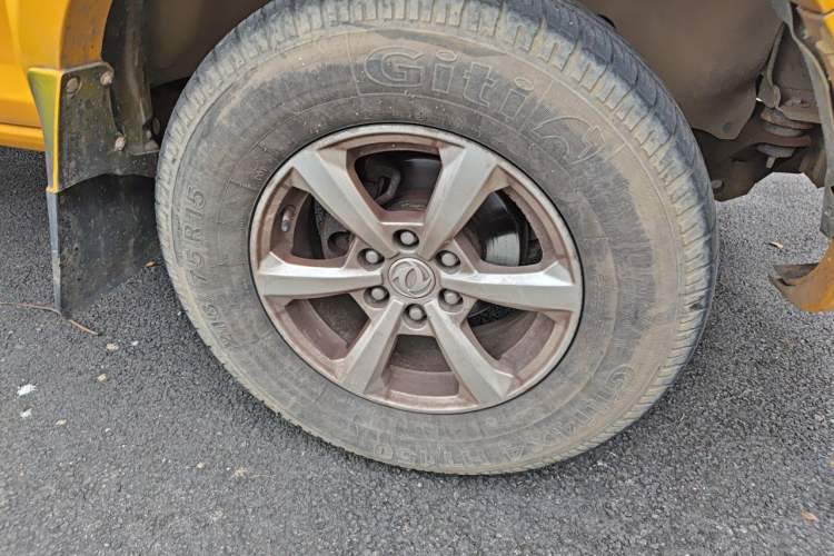 Used Dongfeng Ruichi 2021 2.4T Diesel Two-Wheel Drive Base Version YCY24165-61 Right Front Wheel Hub