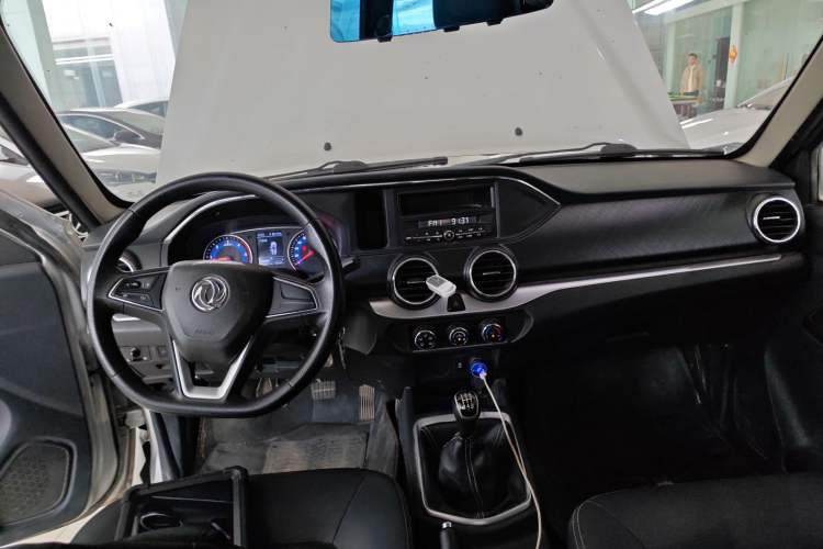 Used Dongfeng Ruichi 2021 2.4T Diesel Two-Wheel Drive Business Edition Long Cargo Bed YCY24165-61 Center Console