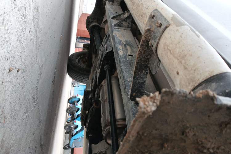 Used Dongfeng Ruichi 2021 2.4T Diesel 4x4 Base Version YCY24165-61 Chassis Front Right