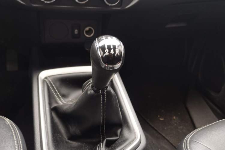 Used Dongfeng Ruichi 2021 2.4L Gasoline Two-Wheel-Drive Base Model for Entrepreneurship Model 2TZD Interior 4