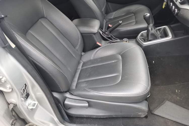 Used Dongfeng Ruichi 2021 2.4L Gasoline Two-Wheel-Drive Base Model for Entrepreneurship Model 2TZD Interior 8