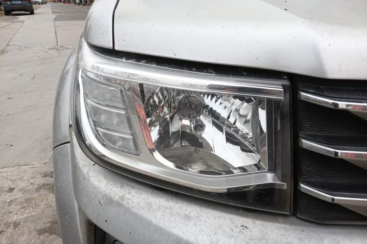 Used Dongfeng Ruichi 2021 2.4T Diesel 4x4 Base Version YCY24165-61 Right Front Headlight