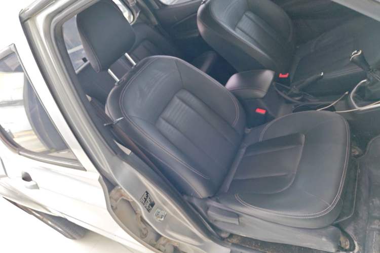 Used Dongfeng Ruichi 2021 2.4T Diesel Two-Wheel Drive Business Edition Long Cargo Bed YCY24165-61 Right Front Seat