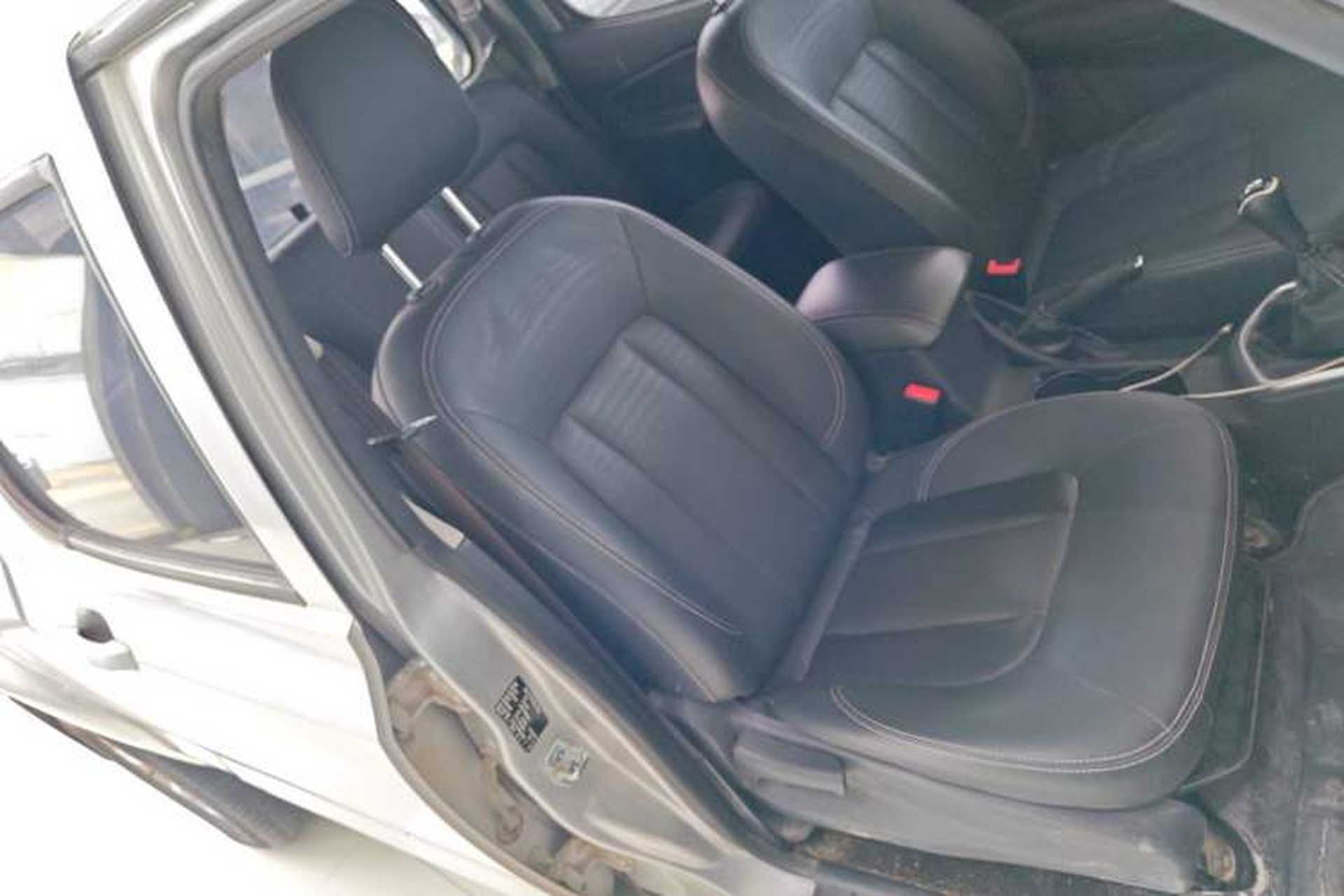 Used Dongfeng Ruichi 2021 2.4T Diesel Two-Wheel Drive Business Edition Long Cargo Bed YCY24165-61 Right Front Seat