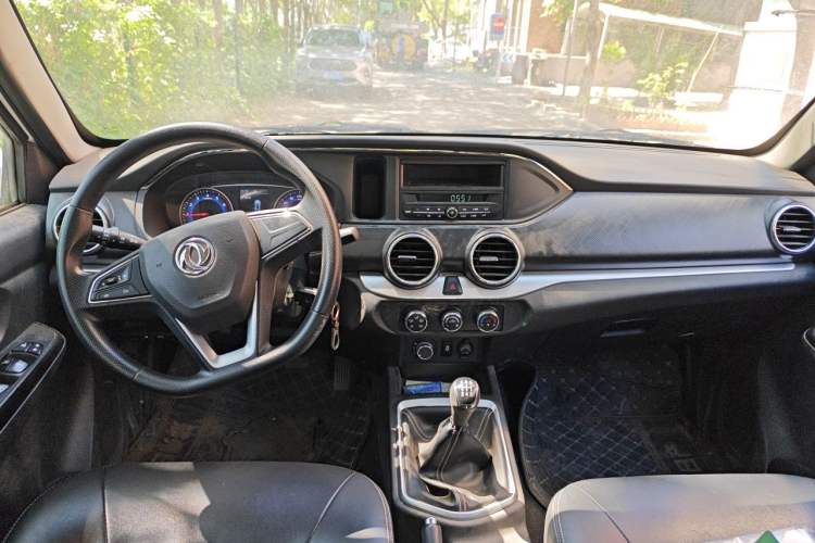 Used Dongfeng Ruichi 2021 2.4L Gasoline 4x4 Base Model with Long Cargo Bed 2TZD Center Console
