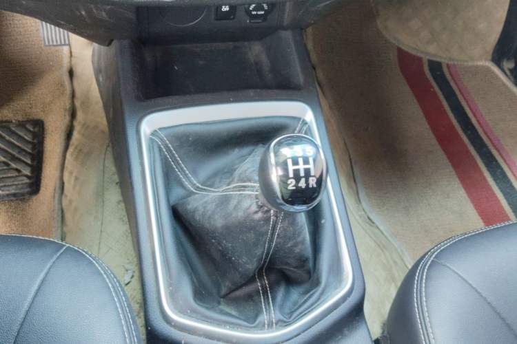 Used Dongfeng Ruichi 2021 2.4L Gasoline Two-Wheel-Drive Base Version with Long Cargo Bed 2TZD Gear Lever