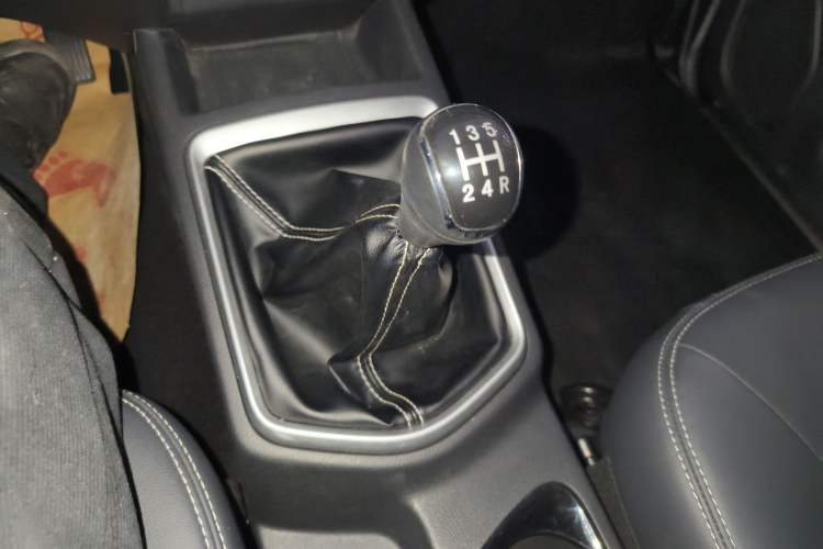 Used Dongfeng Ruichi 2021 2.4L Gasoline Two-Wheel-Drive Base Version with Long Cargo Bed 2TZD Gear Lever