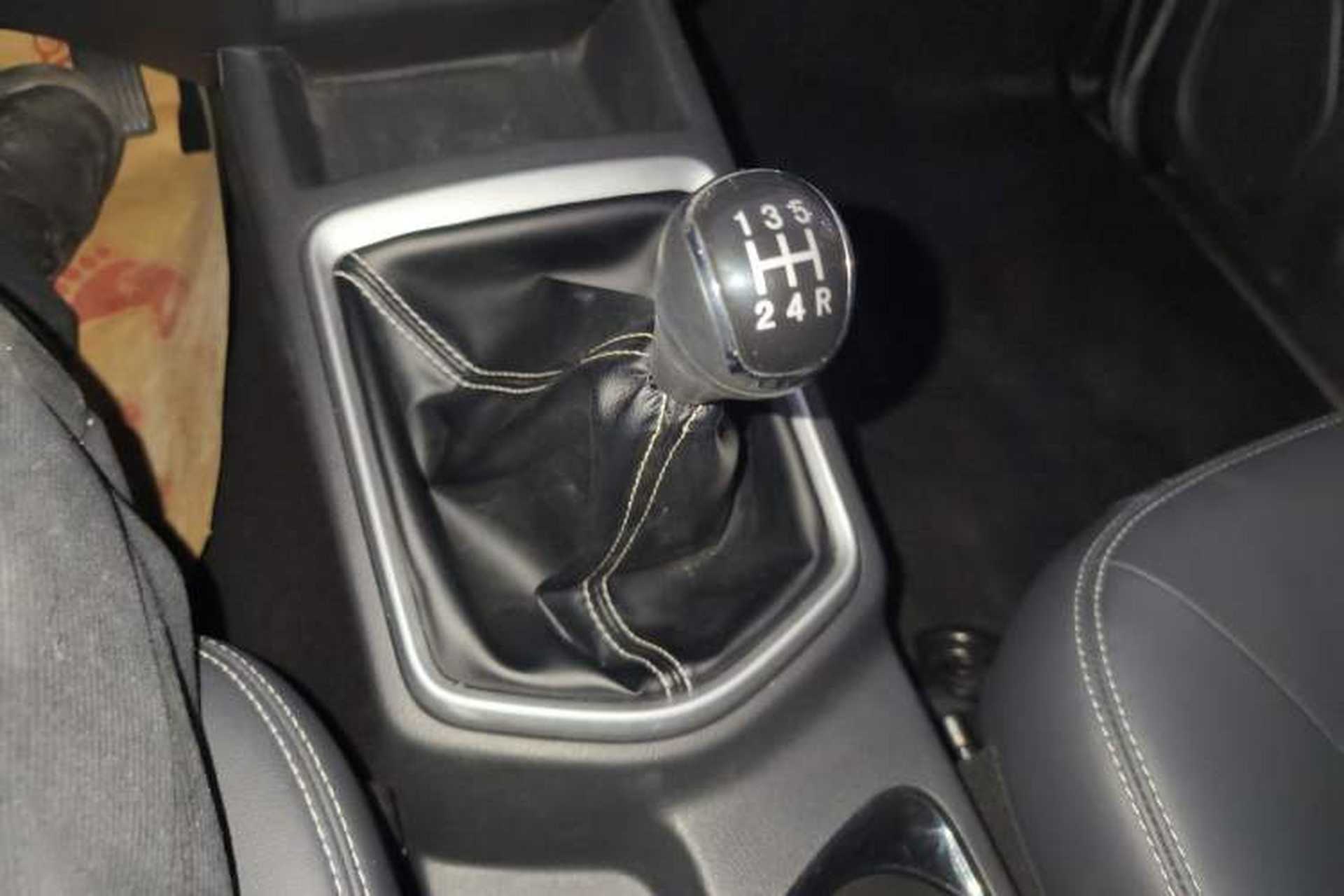 Used Dongfeng Ruichi 2021 2.4L Gasoline Two-Wheel-Drive Base Version with Long Cargo Bed 2TZD Gear Lever