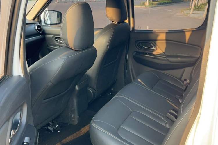 Used Dongfeng Ruichi 2021 2.4L Gasoline Two-Wheel-Drive Base Version with Long Cargo Bed 2TZD Interior 3