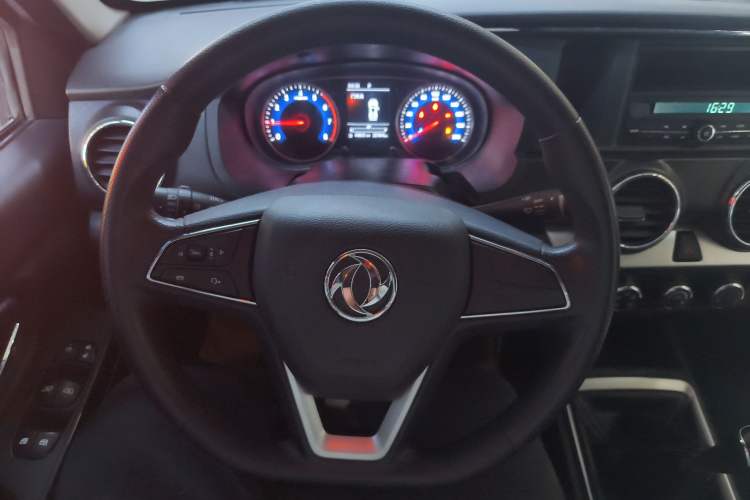 Used Dongfeng Ruichi 2021 2.4L Gasoline Two-Wheel-Drive Base Version with Long Cargo Bed 2TZD Steering Wheel