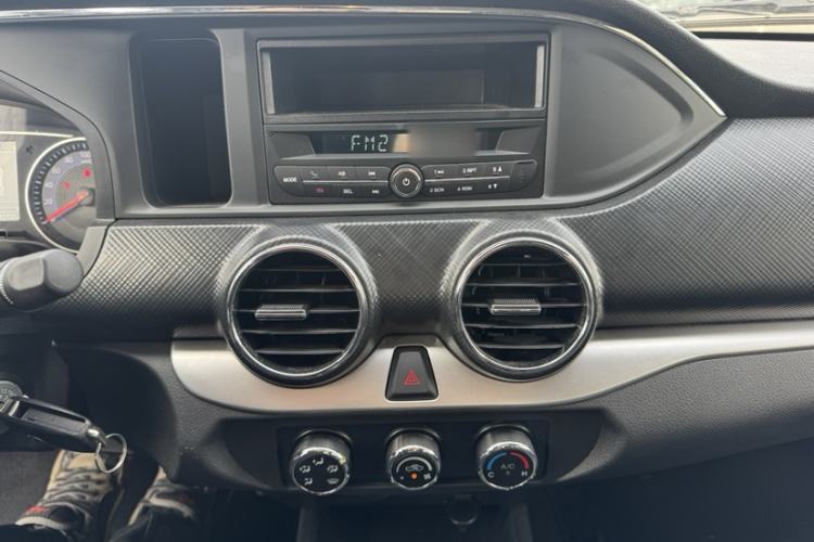 Used Dongfeng Ruichi 2023 2.4T Diesel Two-Wheel Drive Business Edition Long Cargo Bed YCY24165-61 Audio And AC Panel
