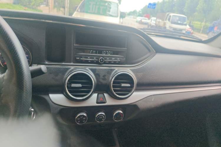 Used Dongfeng Ruichi 2023 2.4L Gasoline Two-Wheel Drive Base Version with Long Cargo Bed 2TZH Audio And AC Panel