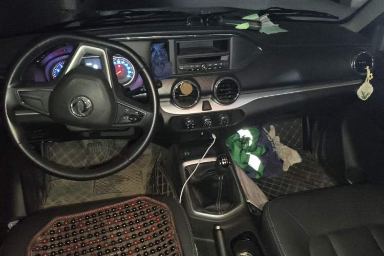 Used Dongfeng Ruichi 2023 2.4L Gasoline Two-Wheel-Drive Base Model for Entrepreneurship Model 2TZH Center Console