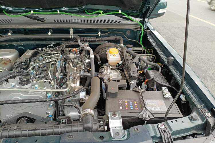 Used Dongfeng Ruichi 2023 2.4T Diesel Two-Wheel Drive Business Edition Long Cargo Bed YCY24165-61 Engine Bay Left
