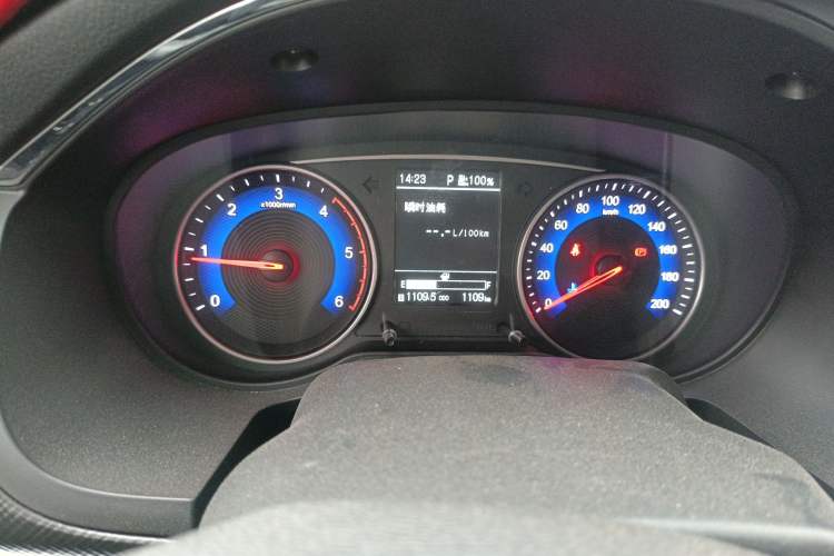 Used Dongfeng Ruichi 2023 2.4T Diesel Two-Wheel Drive Business Edition Long Cargo Bed YCY24165-61 Instrument Cluster
