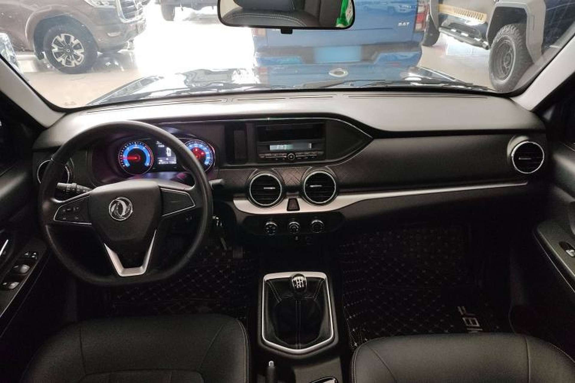 Used Dongfeng Ruichi 2023 2.4T Diesel Two-Wheel Drive Base Version YCY24165-61 Interior 2