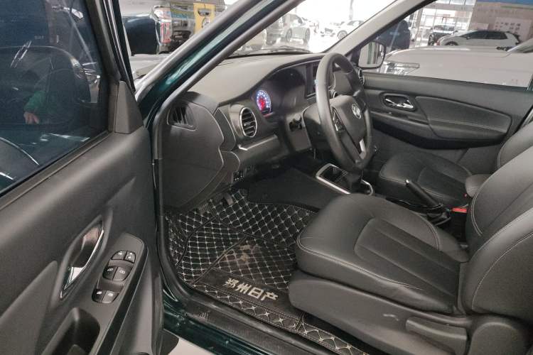 Used Dongfeng Ruichi 2023 2.4T Diesel Two-Wheel Drive Base Version YCY24165-61 Interior 3