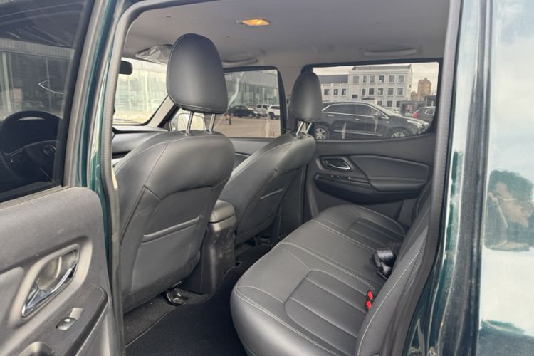 Used Dongfeng Ruichi 2023 2.4T Diesel Two-Wheel Drive Business Edition Long Cargo Bed YCY24165-61 Interior 7