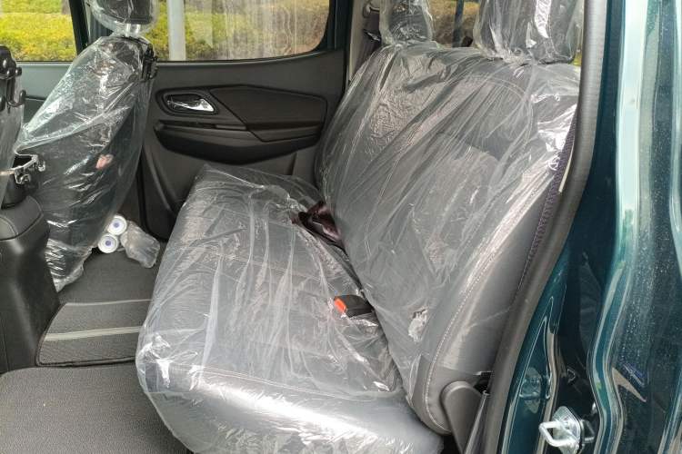 Used Dongfeng Ruichi 2023 2.4T Diesel Two-Wheel Drive Business Edition Long Cargo Bed YCY24165-61 Left Rear Seat